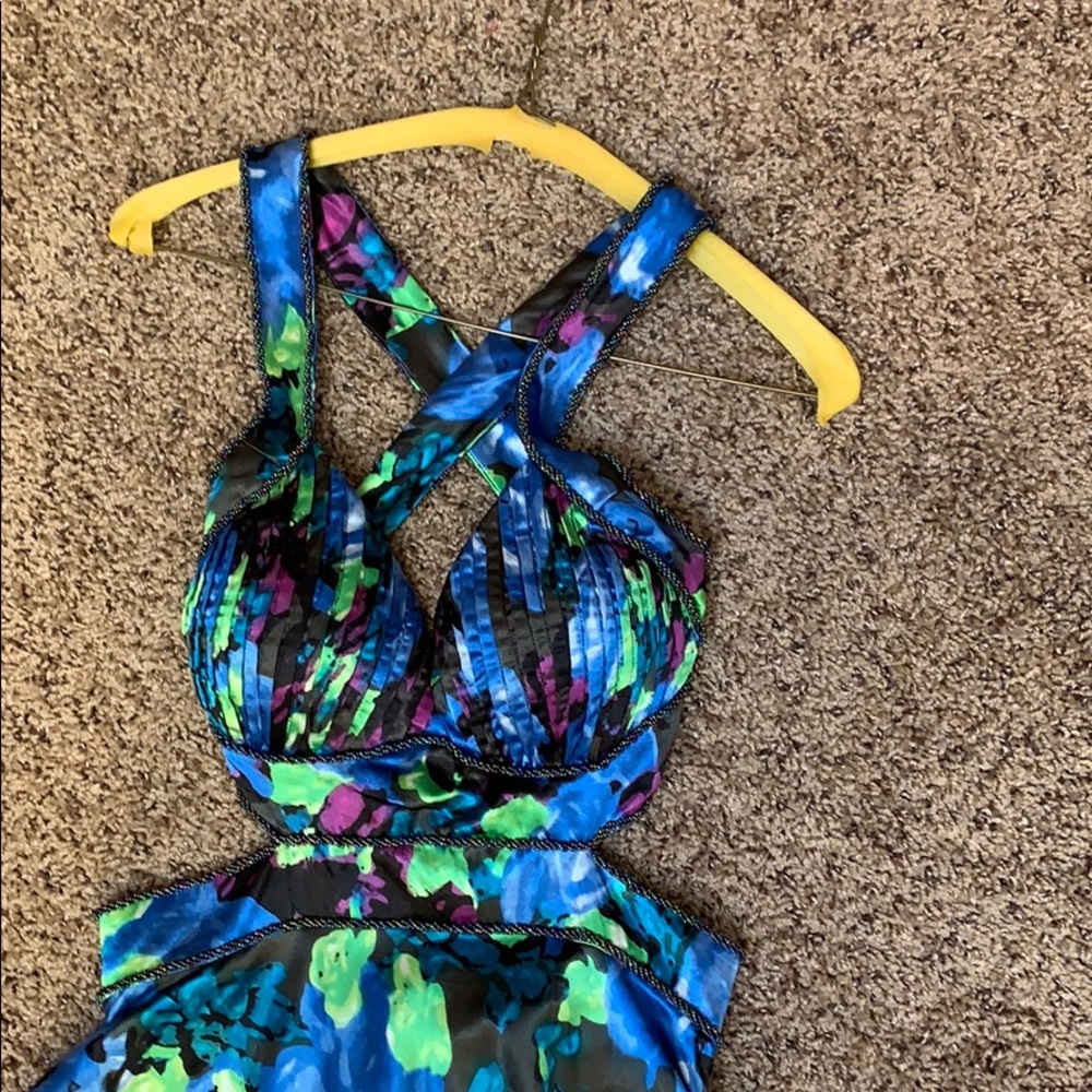 Dress - Picture 2 of 4
